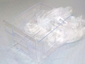 Visualizza i dettagli per CASSETTO VERDURA TRASPARENTE 233X300X180/205MM._ QUALITA' B Immagine di CASSETTO VERDURA TRASPARENTE 233X300X180/205MM._ QUALITA' B